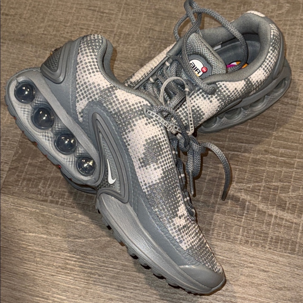 Nike Gray Sneakers New - Picture 7 of 8